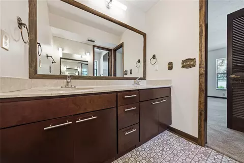 Bath - 501 Bryan Rd, Brandon, FL 33511 photo 3 of 7