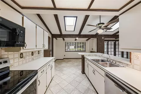 Kitchen - 501 Bryan Rd, Brandon, FL 33511 photo 2 of 8