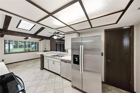 Kitchen - 501 Bryan Rd, Brandon, FL 33511 photo 3 of 8
