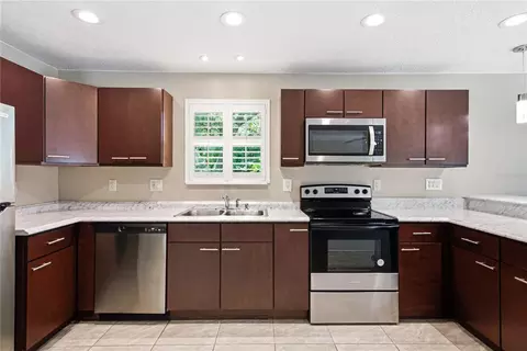 Kitchen - 501 Bryan Rd, Brandon, FL 33511 photo 7 of 8