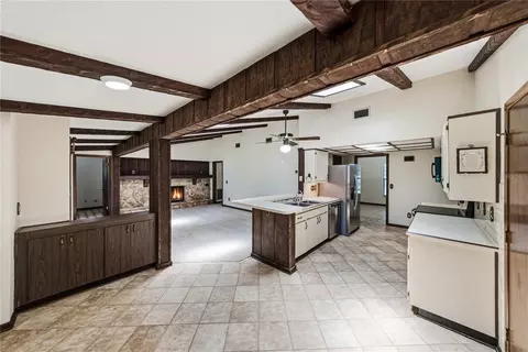 Kitchen - 501 Bryan Rd, Brandon, FL 33511 photo 4 of 8