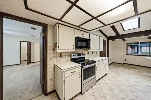 Kitchen - 501 Bryan Rd, Brandon, FL 33511 photo 1 of 8