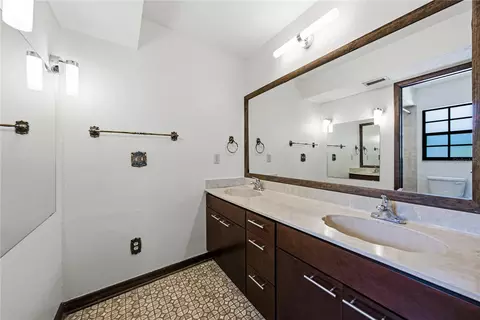 Bath - 501 Bryan Rd, Brandon, FL 33511 photo 1 of 7