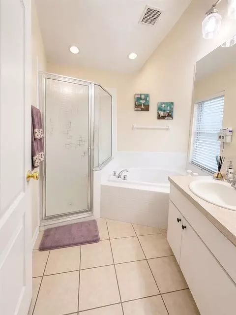 Bath - 9708 White Barn Way, Riverview, FL 33569 photo 1 of 3