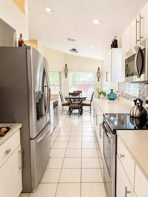 Kitchen - 9708 White Barn Way, Riverview, FL 33569 photo 1 of 3