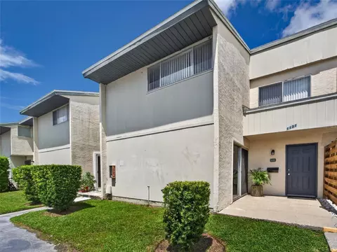 Exterior - 1131 Longfellow Rd, Sarasota, FL 34243 photo 6 of 9