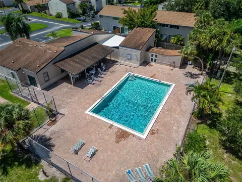 Exterior - 1131 Longfellow Rd, Sarasota, FL 34243 photo 8 of 9