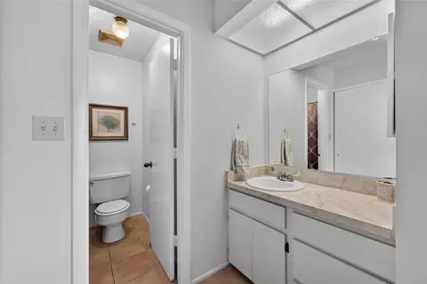 Bath - 1131 Longfellow Rd, Sarasota, FL 34243 photo 4 of 5
