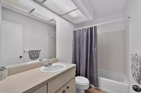 Bath - 1131 Longfellow Rd, Sarasota, FL 34243 photo 2 of 5