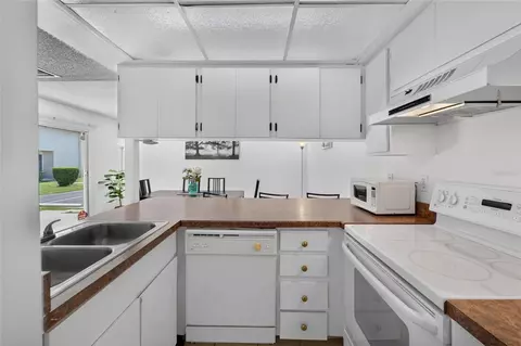 Kitchen - 1131 Longfellow Rd, Sarasota, FL 34243 photo 3 of 4
