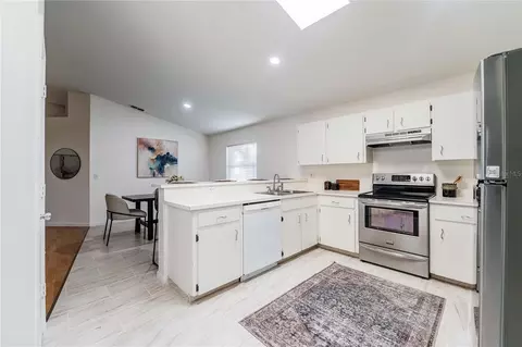 Kitchen - 1695 Lakeside Dr, Bartow, FL 33830 photo 2 of 3