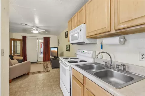 Kitchen - 6510 Sunridge Dr, Riverview, FL 33578 photo 9 of 9