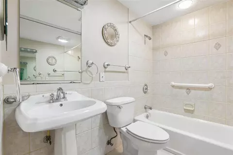 Bath - 6510 Sunridge Dr, Riverview, FL 33578 photo 3 of 5