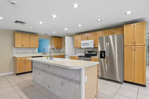 Kitchen - 6510 Sunridge Dr, Riverview, FL 33578 photo 1 of 9