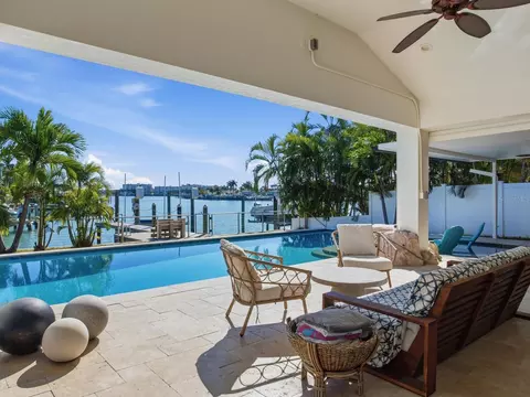 1028 79th St S, Saint Petersburg, FL 33707