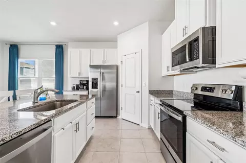 Kitchen - 11895 Bristol Bridge Rd, Spring Hill, FL 34610 photo 3 of 6