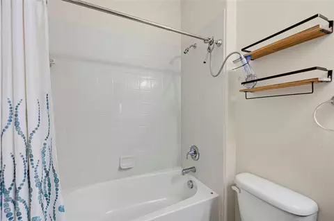 Bath - 5009 Jagged Cloud Dr, Wimauma, FL 33598 photo 3 of 7