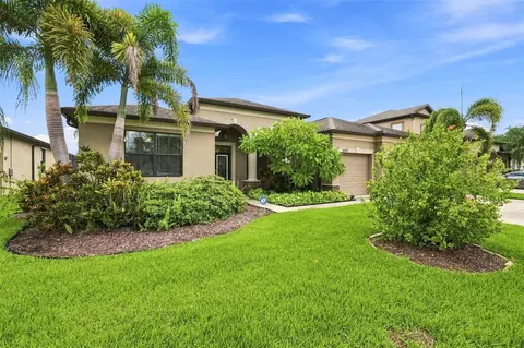 Exterior - 5009 Jagged Cloud Dr, Wimauma, FL 33598 photo 2 of 14