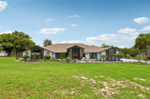 Exterior - 5318 Sandra Dr, Weeki Wachee, FL 34607 photo 2 of 22