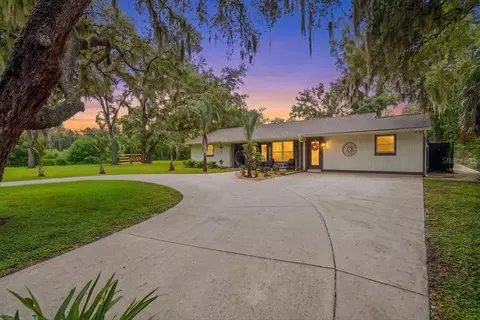 Exterior - 205 Cagle Rd, Brandon, FL 33511 photo 2 of 14