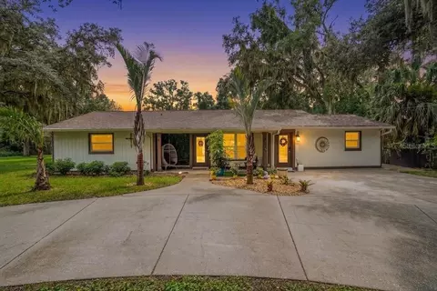 Exterior - 205 Cagle Rd, Brandon, FL 33511 photo 9 of 14