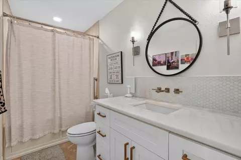 Bath - 205 Cagle Rd, Brandon, FL 33511 photo 3 of 6