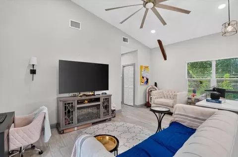 Entry Way - 205 Cagle Rd, Brandon, FL 33511 photo 5 of 5