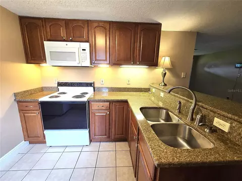Kitchen - 1214 Jerry Smith Rd, Dover, FL 33527 photo 2 of 4
