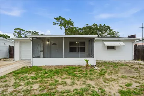 2122 Holiday Dr, Holiday, FL 34691