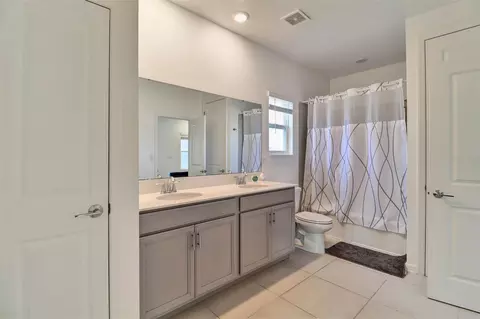 Bath - 6352 Sprucepine Ln, Saint Cloud, FL 34771 photo 3 of 5