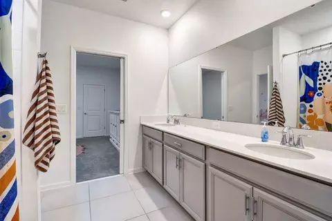 Bath - 6352 Sprucepine Ln, Saint Cloud, FL 34771 photo 5 of 5