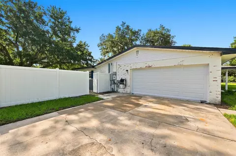 Exterior - 2119 Gallagher Rd, Dover, FL 33527 photo 3 of 12