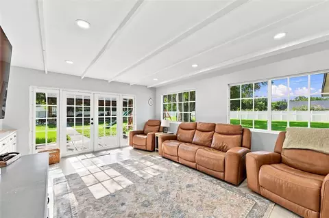 Living - 2119 Gallagher Rd, Dover, FL 33527 photo 2 of 3
