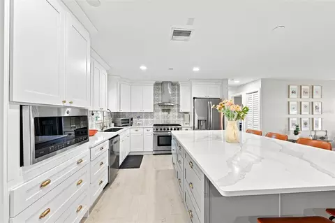 Kitchen - 2119 Gallagher Rd, Dover, FL 33527 photo 4 of 7