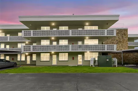 4885 1st St NE #307, Saint Petersburg, FL 33703