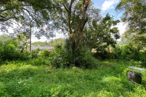 Exterior - 810 Orange View Dr, Largo, FL 33778 photo 7 of 10