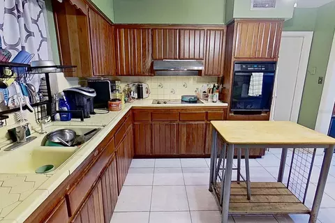 Kitchen - 810 Orange View Dr, Largo, FL 33778 photo 3 of 4