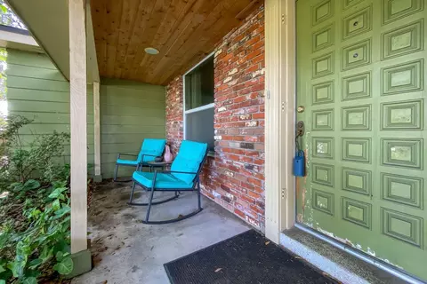 Exterior - 810 Orange View Dr, Largo, FL 33778 photo 2 of 10