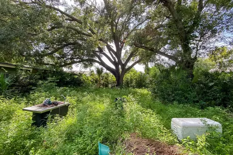 Exterior - 810 Orange View Dr, Largo, FL 33778 photo 8 of 10