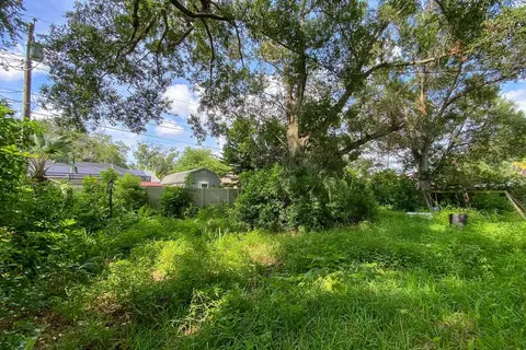 Exterior - 810 Orange View Dr, Largo, FL 33778 photo 9 of 10