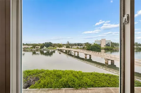 7465 Bay Island Dr S #313, South Pasadena, FL 33707