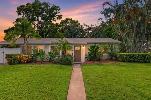 4392 Walnut St NE, Saint Petersburg, FL 33703