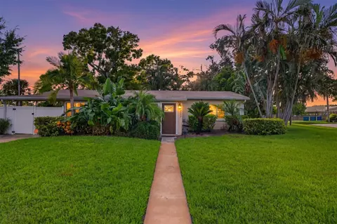 4392 Walnut St NE, Saint Petersburg, FL 33703