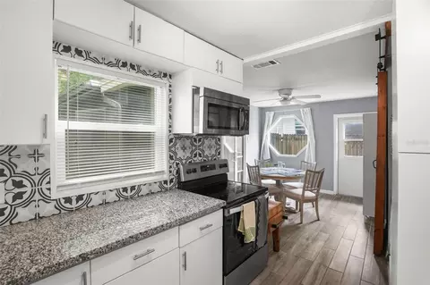 Kitchen - 1663 San Mateo Dr, Dunedin, FL 34698 photo 6 of 6