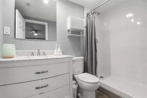 Bath - 1663 San Mateo Dr, Dunedin, FL 34698 photo 3 of 3