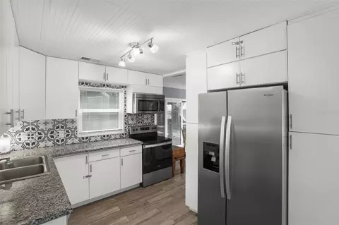 Kitchen - 1663 San Mateo Dr, Dunedin, FL 34698 photo 5 of 6