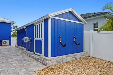 Exterior - 704 Eagle Ln, Apollo Beach, FL 33572 photo 15 of 18
