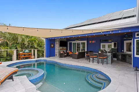 Exterior - 704 Eagle Ln, Apollo Beach, FL 33572 photo 10 of 18