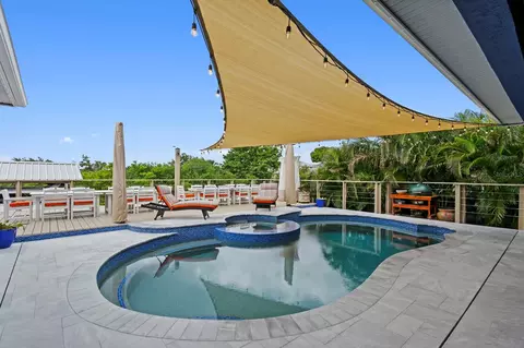 Exterior - 704 Eagle Ln, Apollo Beach, FL 33572 photo 11 of 18