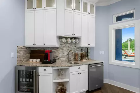 Kitchen - 704 Eagle Ln, Apollo Beach, FL 33572 photo 6 of 8